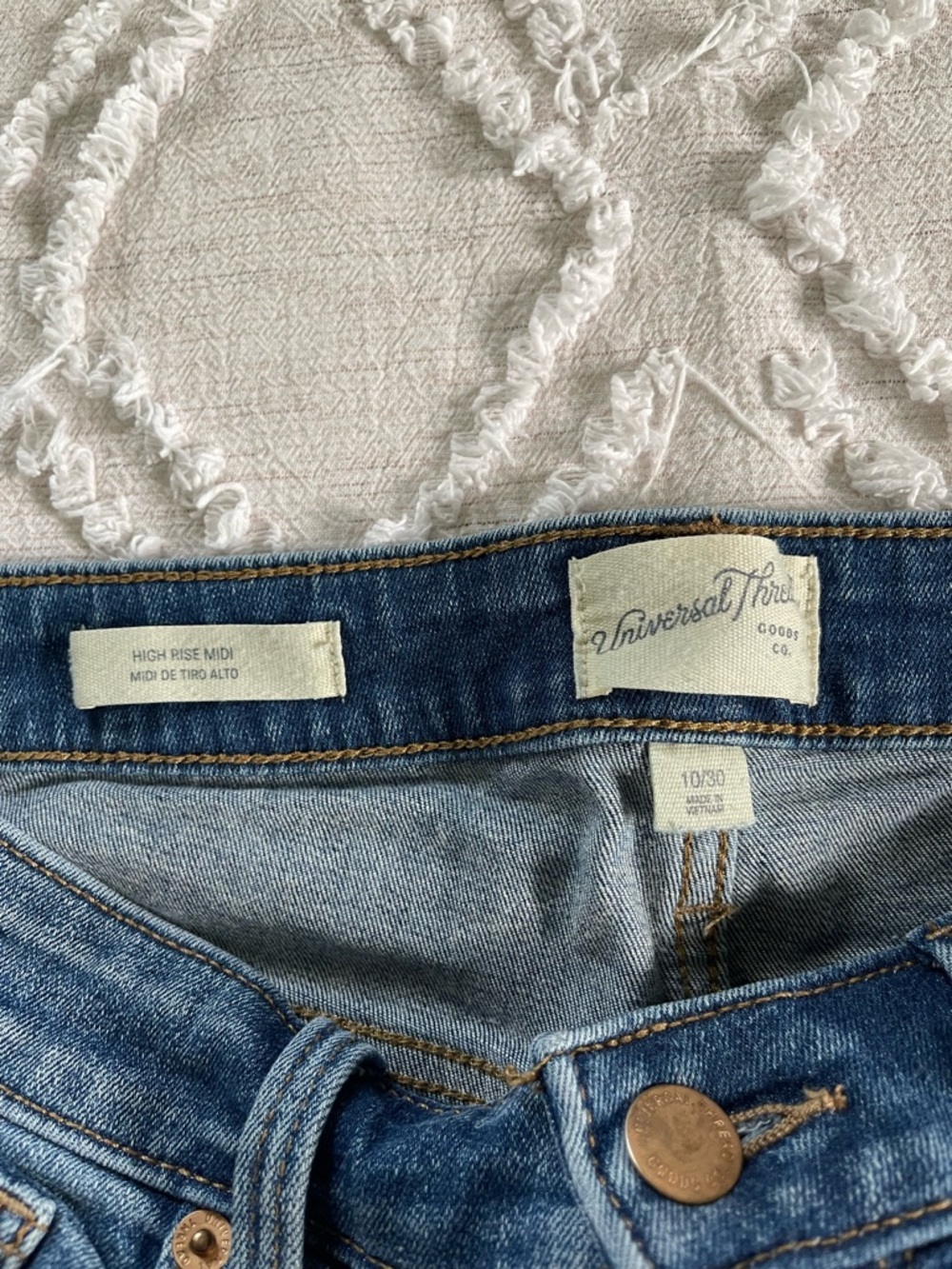 Universal Thread Denim Shorts - Picture 3 of 8